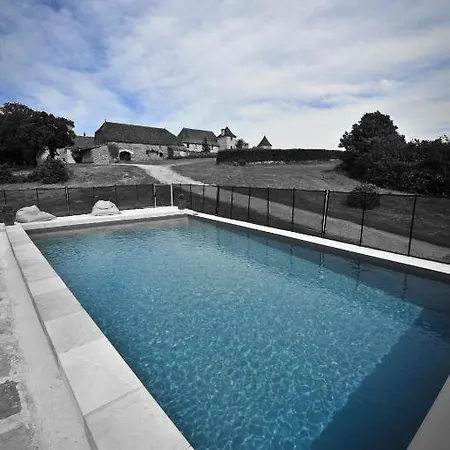 8 Pers Du Chateau De Cantecor Дом отдыха *